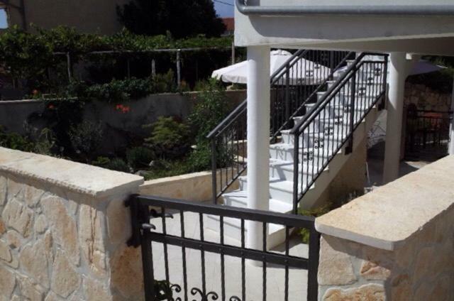Charming Seaside Apartment Primošten المظهر الخارجي الصورة