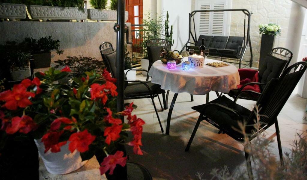 Charming Seaside Apartment Primošten المظهر الخارجي الصورة