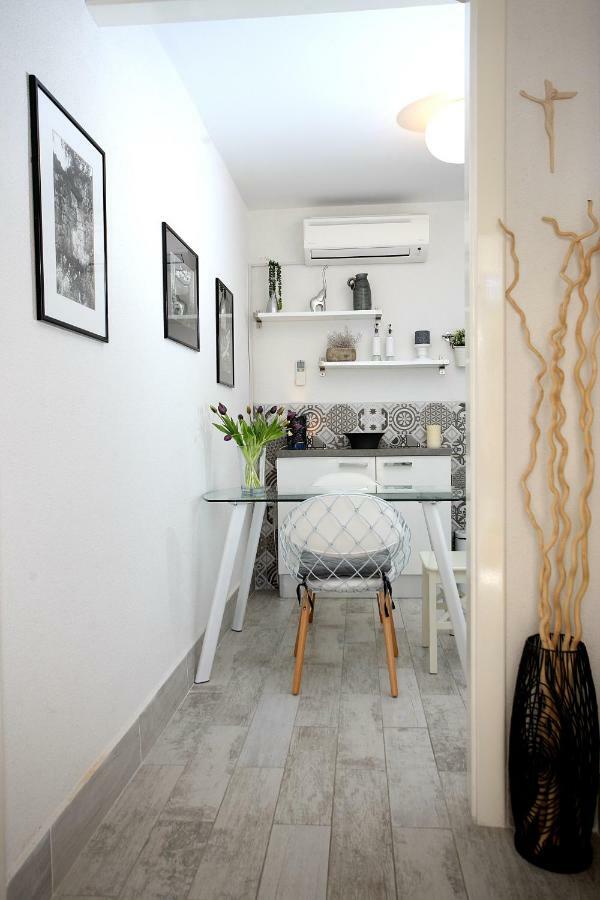 Charming Seaside Apartment Primošten المظهر الخارجي الصورة