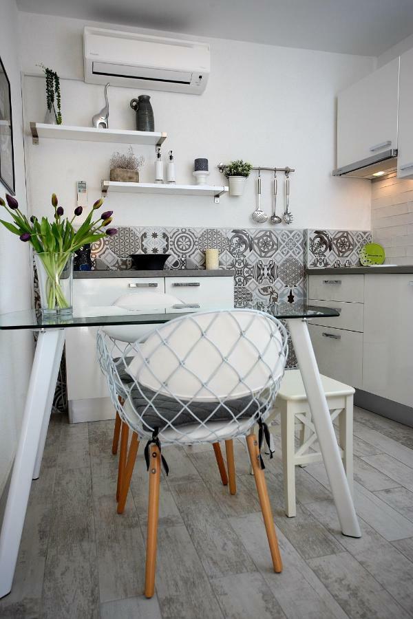 Charming Seaside Apartment Primošten المظهر الخارجي الصورة
