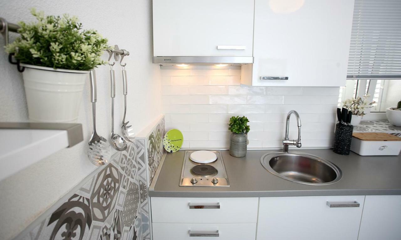 Charming Seaside Apartment Primošten المظهر الخارجي الصورة