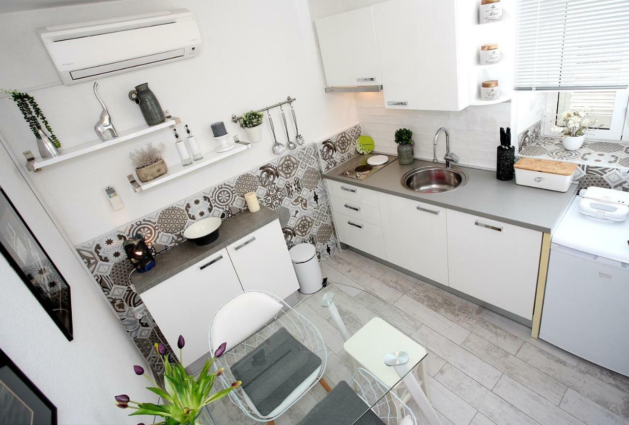 Charming Seaside Apartment Primošten المظهر الخارجي الصورة