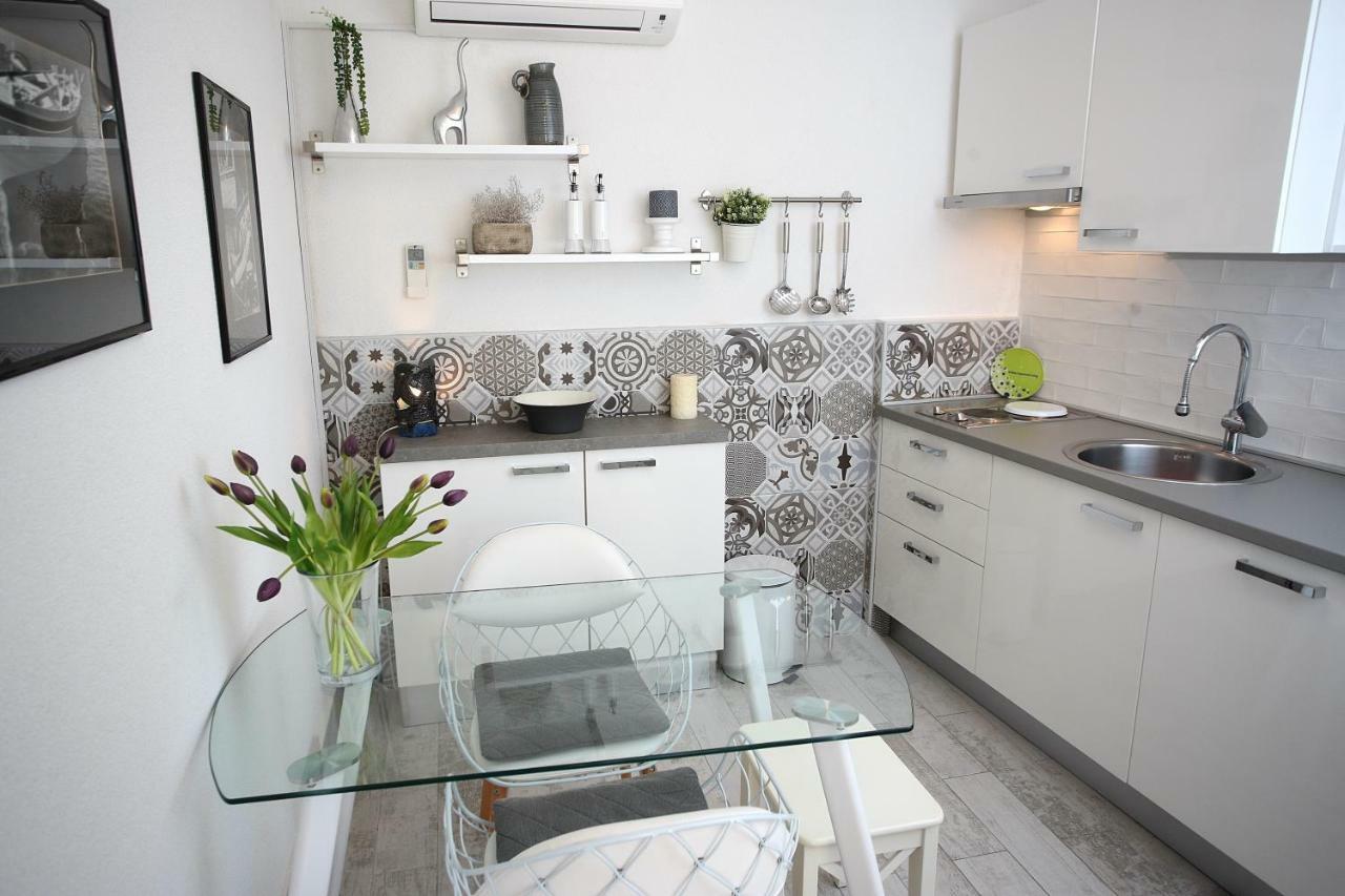 Charming Seaside Apartment Primošten المظهر الخارجي الصورة